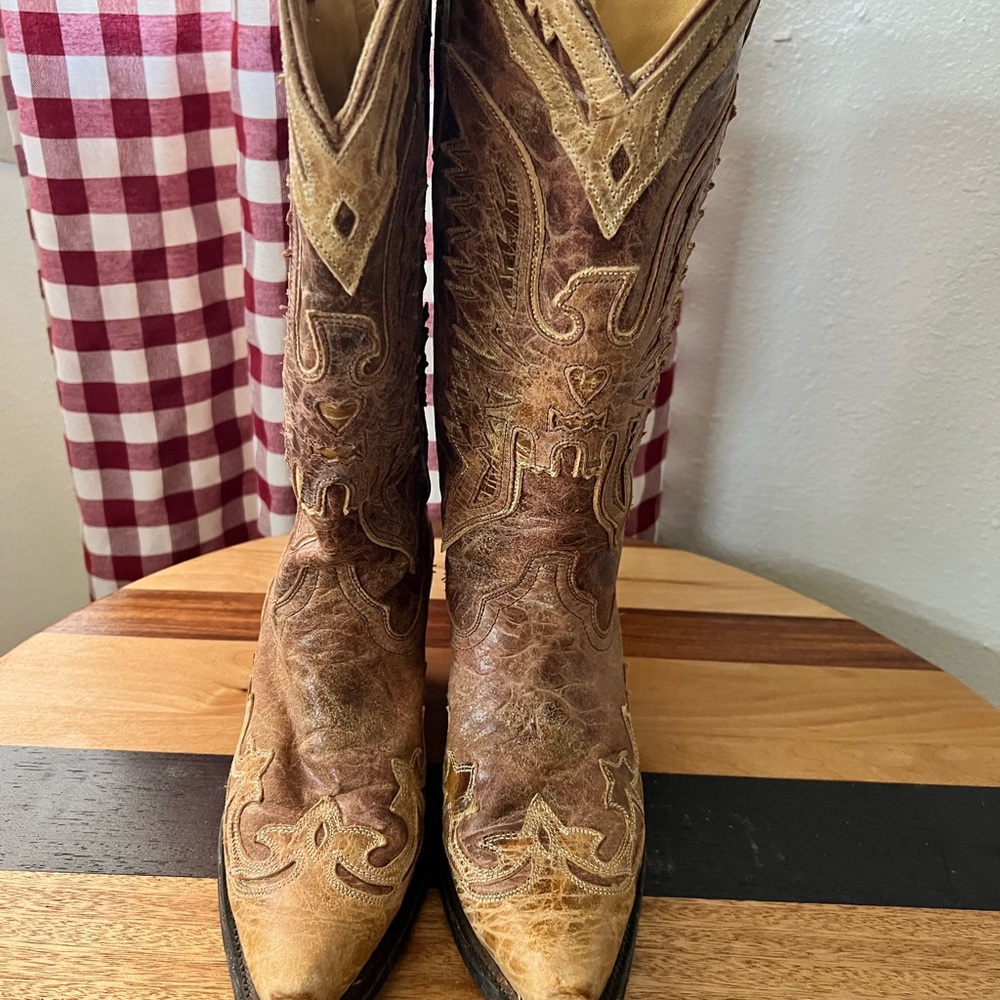 EUC WOMENS CORRAL BOOTS
